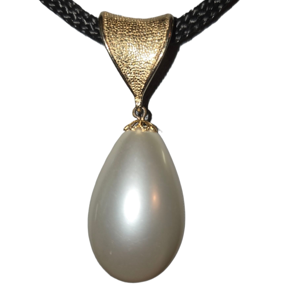 Sarah Coventry Teardrop Faux Pearl Pendant On Signed Black Cord‎ Necklace 16" - Picture 2 of 9